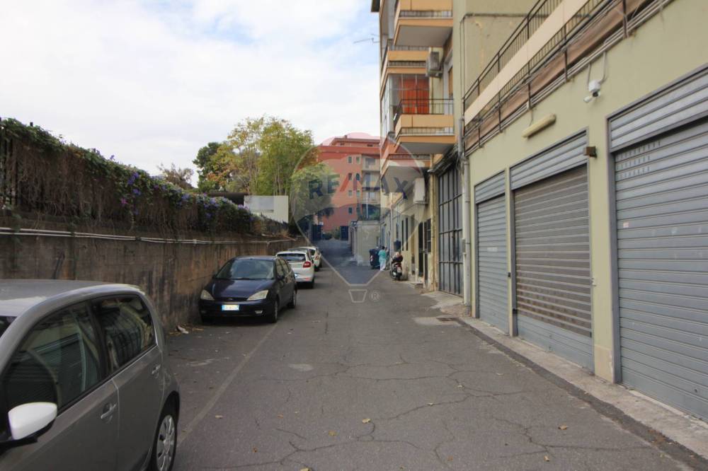locale di sgombero in vendita a Catania in zona Picanello