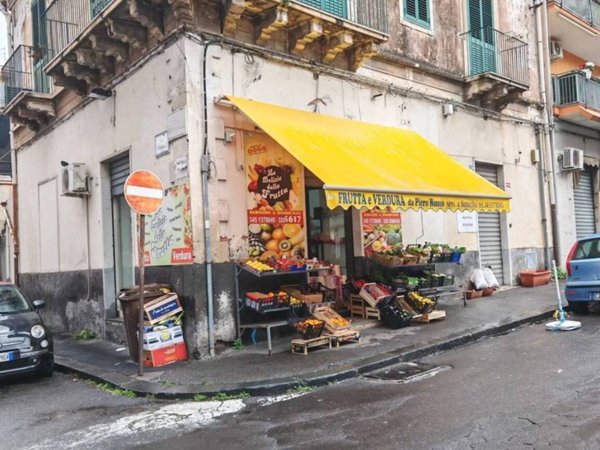 negozio in vendita a Catania in zona Picanello