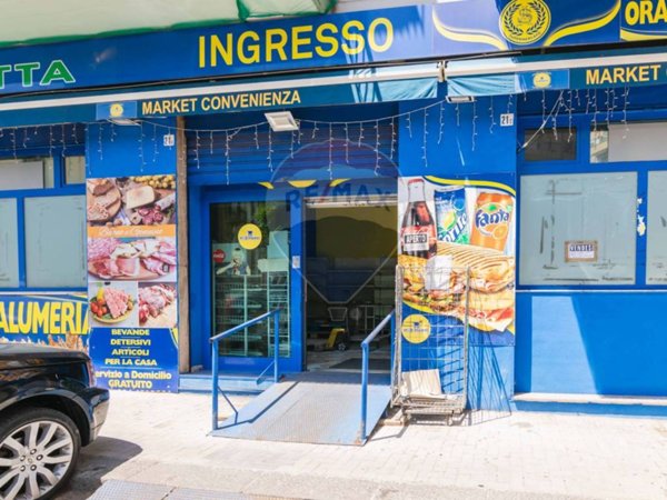 negozio in vendita a Catania in zona Ognina
