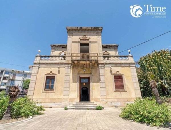casa indipendente in vendita a Catania in zona Centro Storico