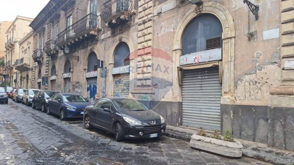 locale commerciale in vendita a Catania in zona Centro Storico