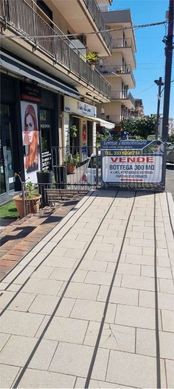 negozio in vendita a Catania in zona Canalicchio