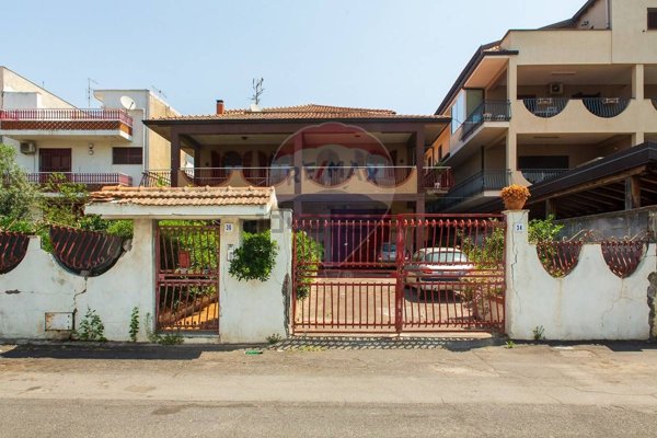 appartamento in vendita a Catania in zona Villaggio Sant'Agata