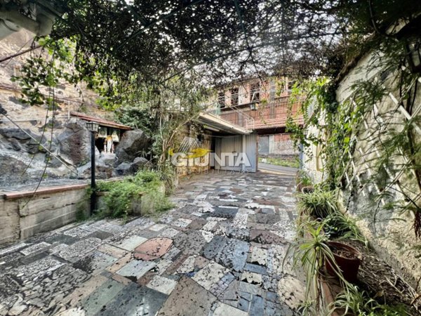 casa indipendente in vendita a Catania in zona Centro Storico