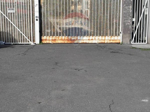 negozio in vendita a Catania in zona Ognina