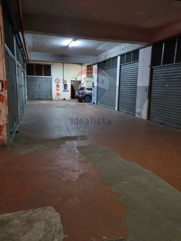 locale commerciale in vendita a Catania in zona Ognina