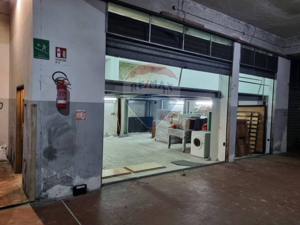 locale commerciale in vendita a Catania in zona Ognina