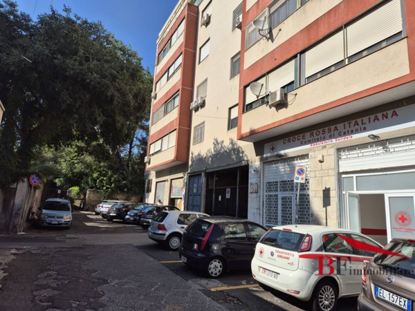 locale commerciale in vendita a Catania in zona Centro Storico