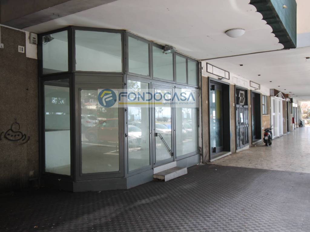 negozio in vendita a Catania in zona Ognina