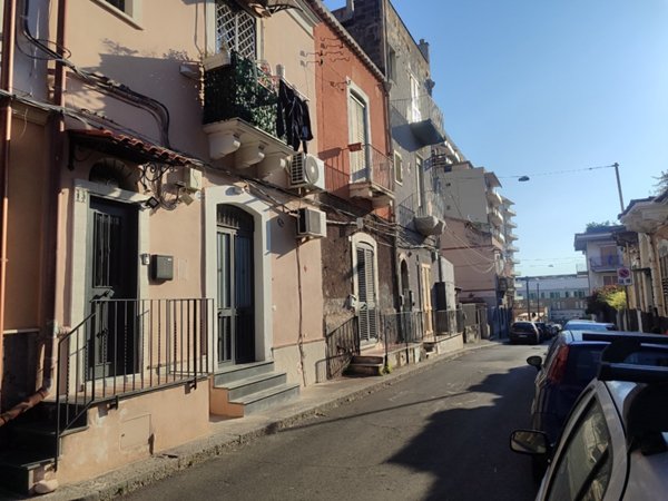 casa indipendente in vendita a Catania