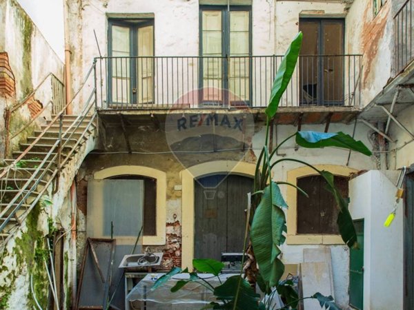 appartamento in vendita a Catania in zona Centro Storico