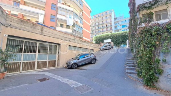 locale commerciale in vendita a Catania