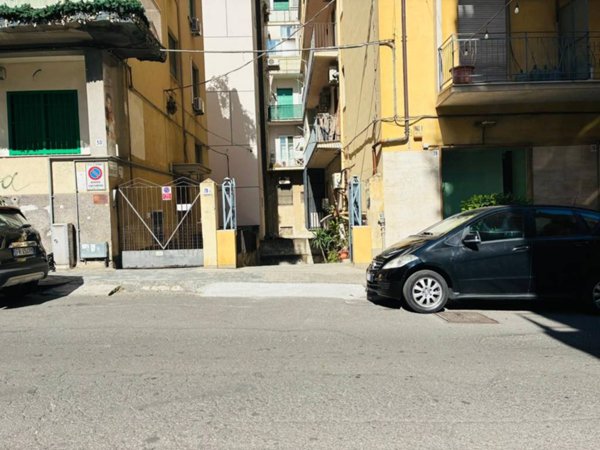 locale commerciale in vendita a Catania