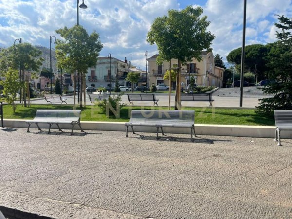 locale commerciale in vendita a Catania