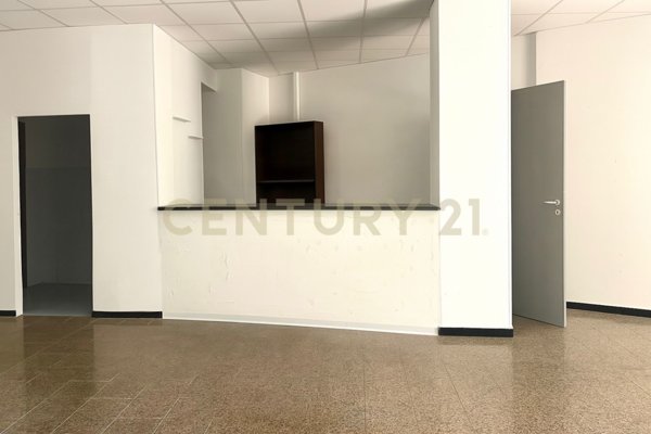 locale commerciale in vendita a Catania