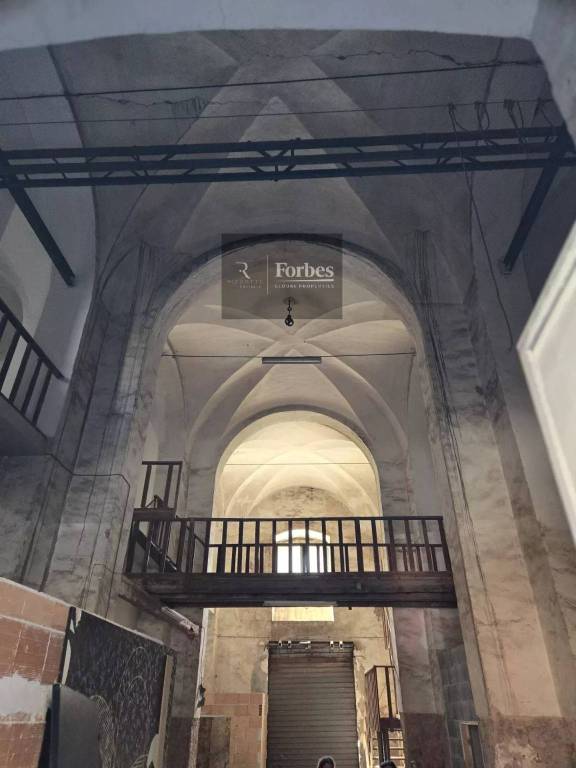 locale commerciale in vendita a Catania