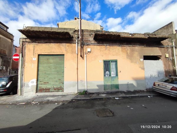 negozio in vendita a Catania in zona Picanello