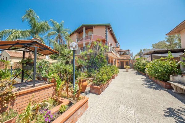 casa indipendente in vendita a Catania in zona Fontanarossa