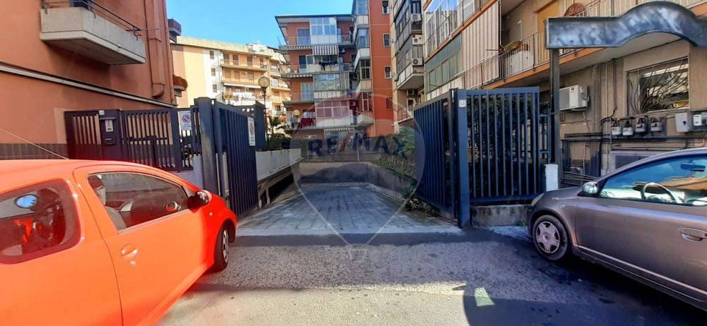 locale di sgombero in vendita a Catania
