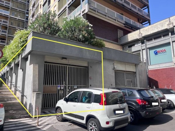 locale commerciale in vendita a Catania