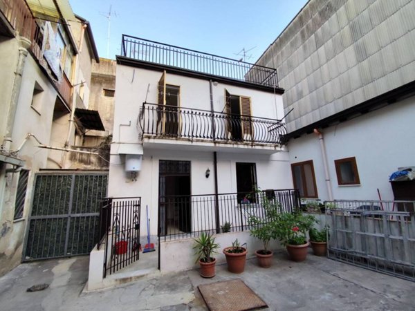 casa indipendente in vendita a Catania in zona Ognina