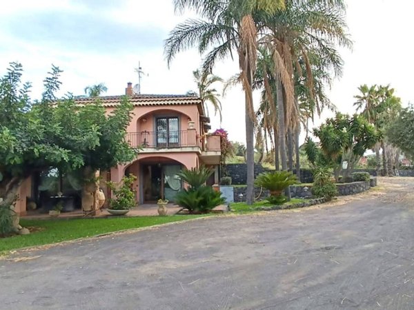 casa indipendente in vendita a Catania