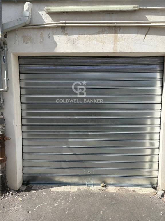 locale di sgombero in vendita a Catania in zona Barriera del Bosco