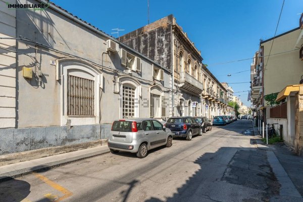 esavano in vendita a Catania in zona Picanello