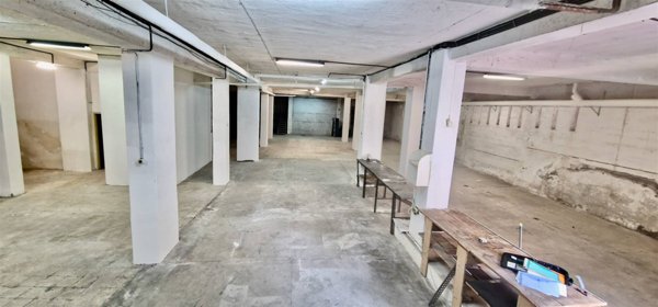 locale commerciale in vendita a Catania