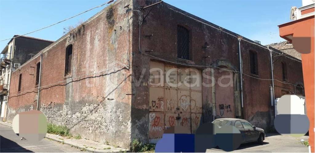 locale commerciale in vendita a Catania