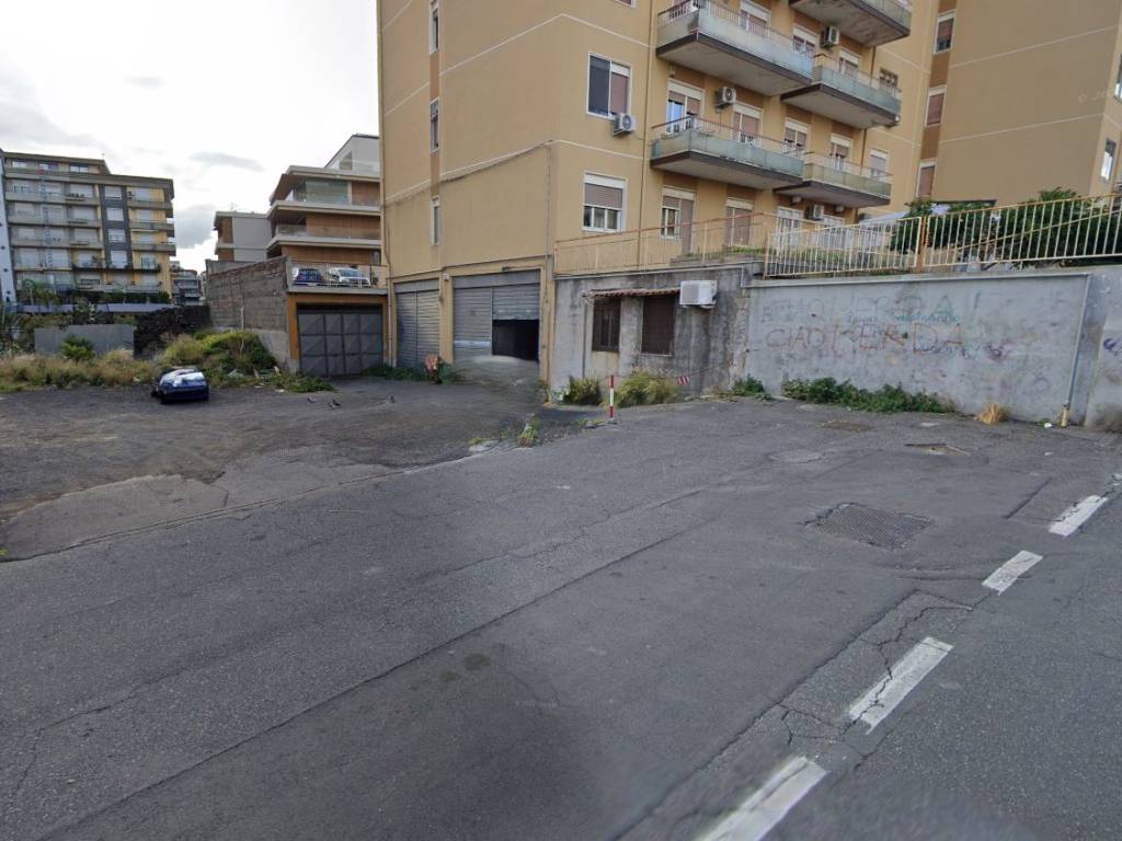 locale commerciale in vendita a Catania in zona Ognina