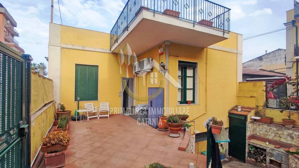 casa indipendente in vendita a Catania in zona Canalicchio