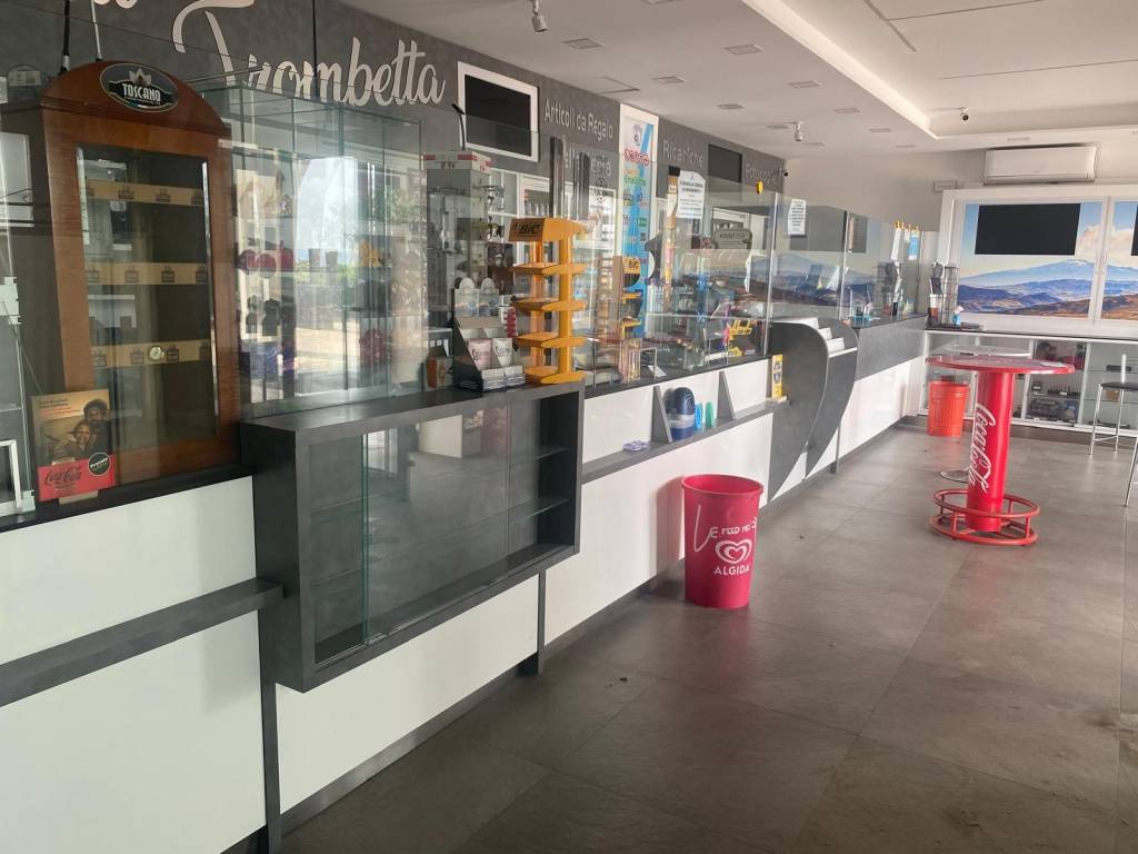 negozio in vendita a Catania in zona Ognina