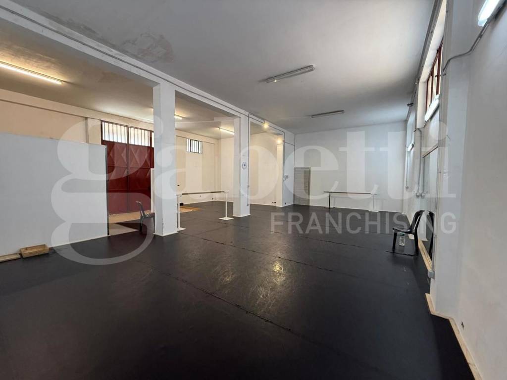 locale commerciale in vendita a Catania