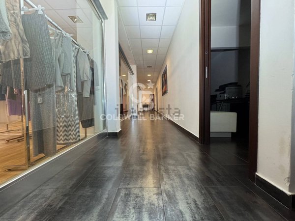 locale commerciale in vendita a Catania