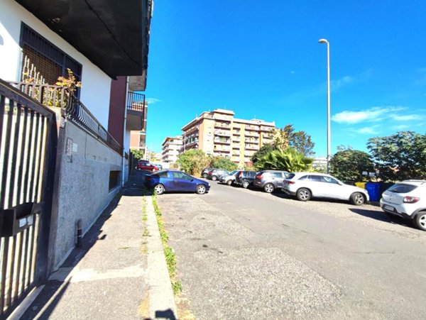 negozio in vendita a Catania in zona San Leone