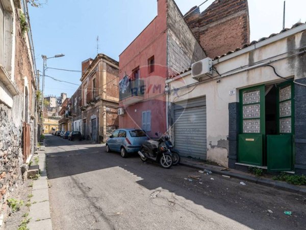 casa indipendente in vendita a Catania in zona Centro Storico