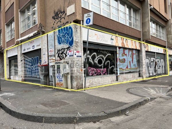 locale commerciale in vendita a Catania