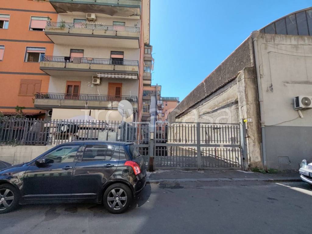 locale commerciale in vendita a Catania