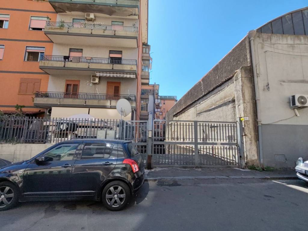 locale commerciale in vendita a Catania