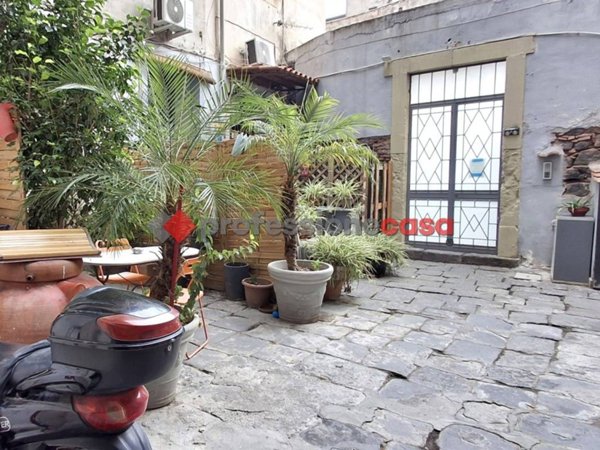 locale commerciale in vendita a Catania in zona Centro Storico