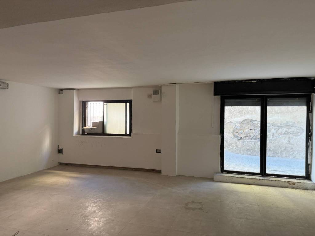 locale commerciale in vendita a Catania