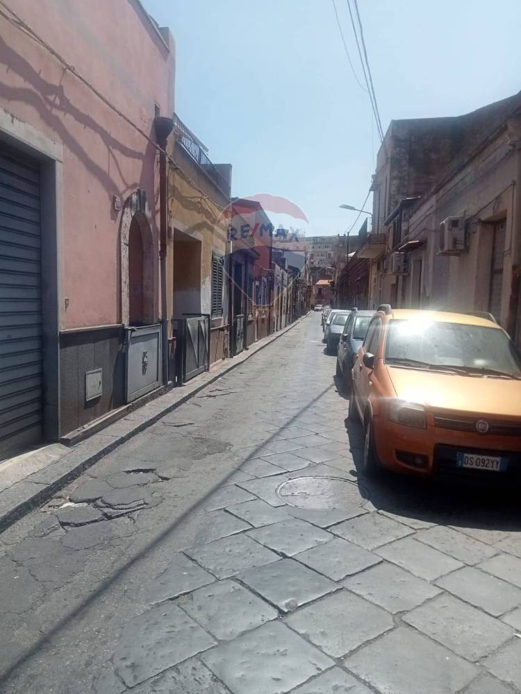 casa indipendente in vendita a Catania
