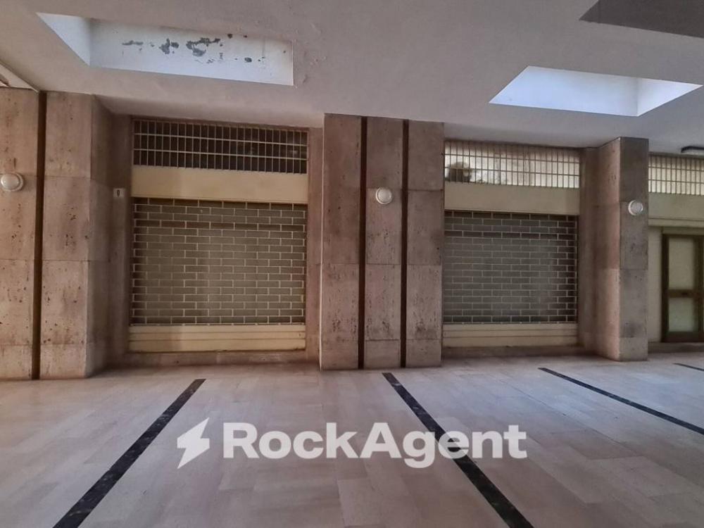 locale commerciale in vendita a Catania in zona Picanello