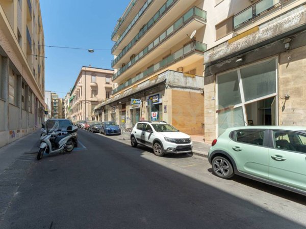 locale commerciale in vendita a Catania