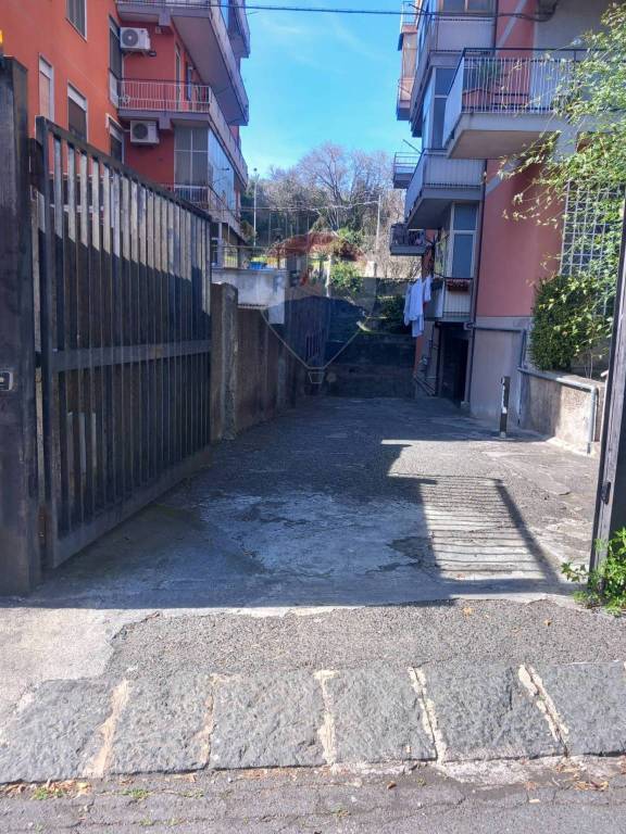 locale di sgombero in vendita a Catania in zona Canalicchio