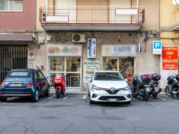 negozio in vendita a Catania in zona Ognina