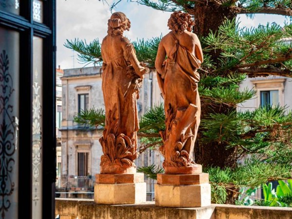 intera palazzina in vendita a Catania in zona Centro Storico