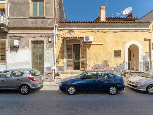 casa indipendente in vendita a Catania in zona Centro Storico