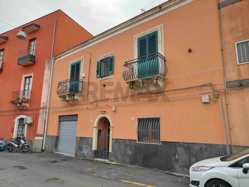 casa indipendente in vendita a Catania